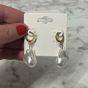 New Costume Jewelry, Imitation Pearl Drop Earrings in Gold.